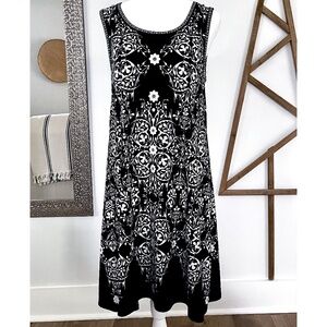 Max Studio Black and White Patterned Sleeveless Knee-Length Dress - Small